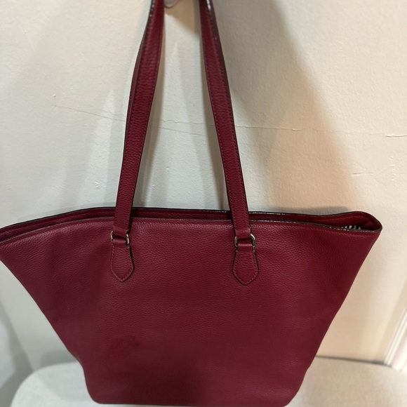 Beautiful burgundy large Kate spade tote bag with black and white interior. - Picture 2 of 3